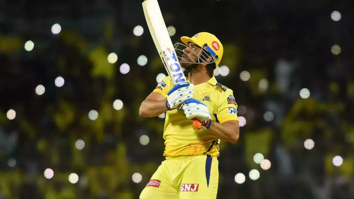 MS Dhoni Completes 5000 IPL Runs in IPL grabbing 7th place in the achiever’s list